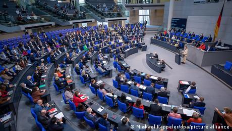 Γερμανία: Προϋπολογισμός 2023 με φοροαπαλλαγές και χρεόφρενο