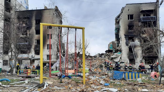 Zerstörte Wohnhäuser in Borodjanka bei Kiew im April 2022