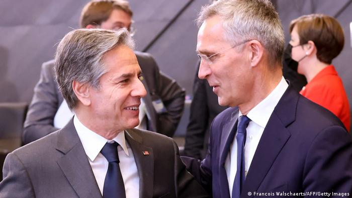 Der US-Außenminister Blinken und der NATO-Generalsekretär Stoltenberg beim Treffen der NATO-Außenminister in Brüssel.