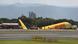 Die zerbrochene DHL Maschine auf dem Juan Santamaria International Airport in Alajuela.Costa Rica April 7, 2022. REUTERS/Mayela Lopez Die zerbrochene DHL Maschine auf dem Juan Santamaria International Airport in Alajuela.Costa Rica April 7, 2022. REUTERS/Mayela Lopez
