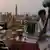 Scena iz filma "The Taqwacores". Bubnjar na jednoj terasi iznad grada