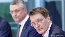 Prof. Gernot Marx, Praesident Deutsche Interdisziplinaere Vereinigung fuer Intensiv- und Notfallmedizin DIVI, Prof. Lothar H. Wieler, Praesident Robert-Koch-Institut RKI, Prof. Karl Lauterbach, Bundesminister fuer Gesundheit, SPD, Pressekonferenz zu - Aktuelle Corona-Lage, in der Bundespressekonferenz, DEU, Berlin, 08.04.2022 *** Prof Gernot Marx, President German Interdisciplinary Association for Intensive and Emergency Medicine DIVI , Prof Lothar H Wieler, President Robert Koch Institute RKI , Prof Karl Lauterbach, Federal Minister of Health, SPD, Press Conference on Current Corona Situation, in the Federal Press Conference, DEU, Berlin, 08 04 2022