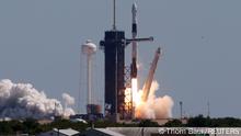 El equipo de cuatro hombres de Axiom despega a bordo de un cohete Falcon 9 de SpaceX.