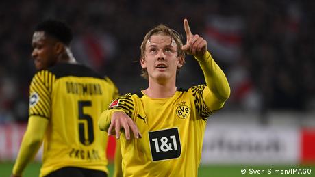 Julian Brandt celebrates his opener for Borussia Dortmund against Stuttgart in the Bundesliga