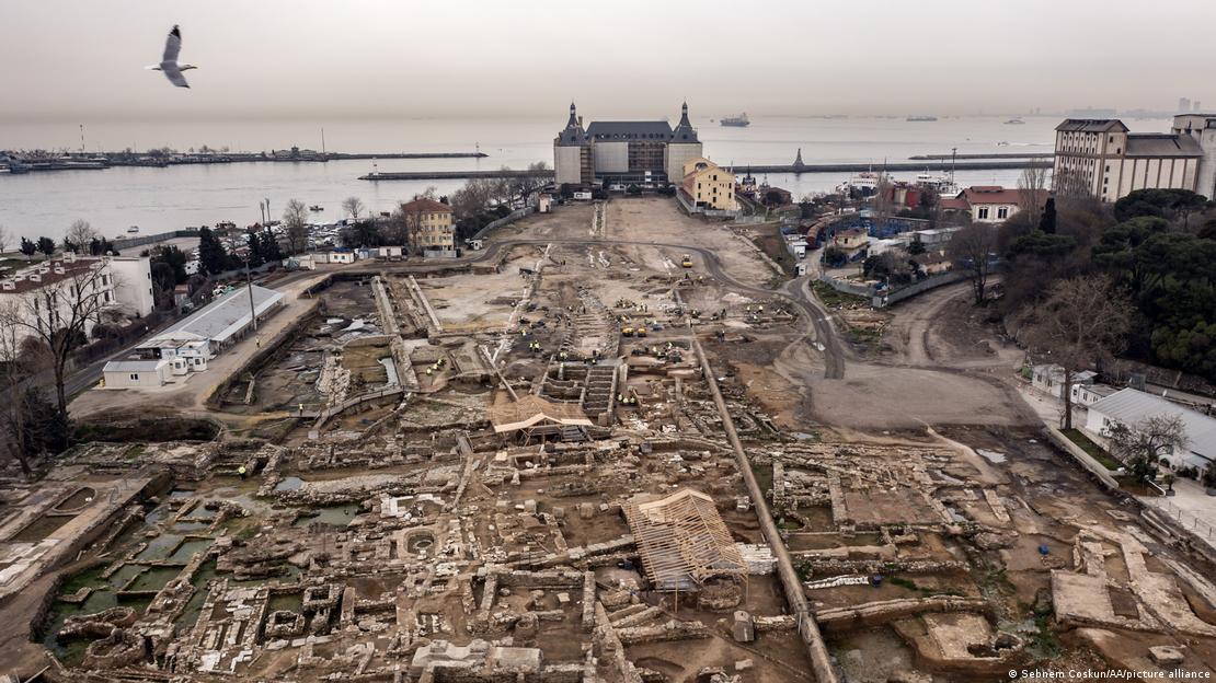 Haydarpaşa Garı kazısında çıkan arkeolojik alan
