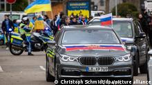 德国多地“挺俄”车队游行引发争议