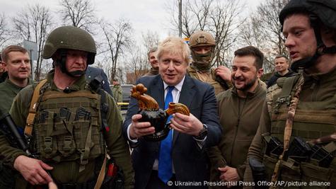 Ukrayna'nın başkenti Kiev'e sürpriz bir ziyaret gerçekleştiren İngiltere Başbakanı Boris Johnson, yoğun güvenlik önlemleri altında Ukrayna Devlet Başkanı Volodimir Zelenskiy ile bir araya geldi - (09.04.2022)