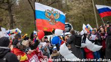Посол Украины в ФРГ требует запрета флага РФ на демонстрациях