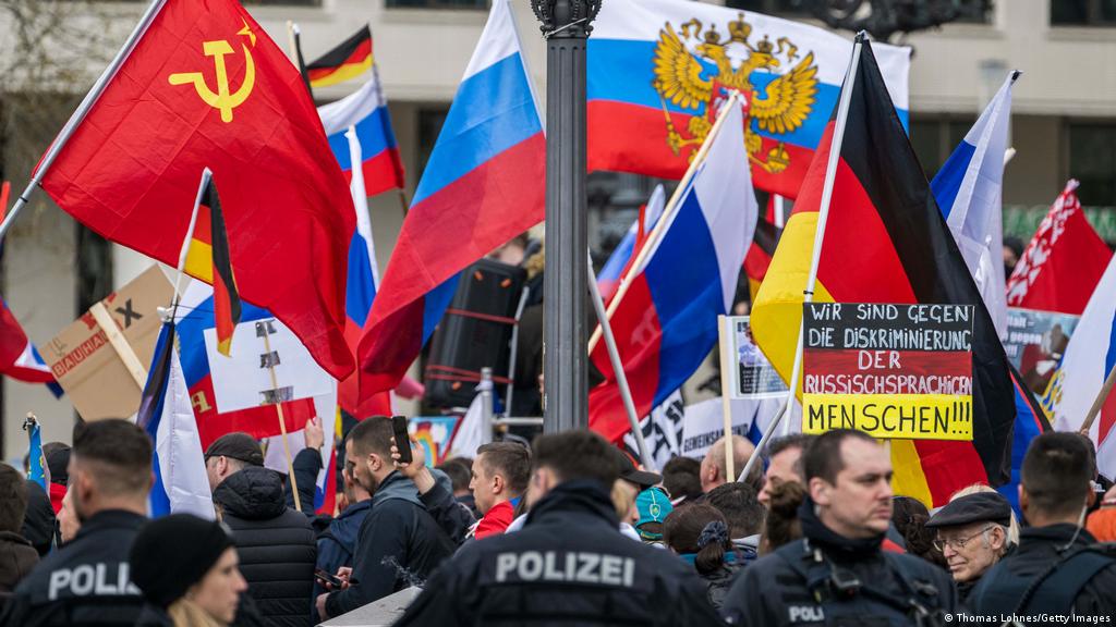 Ukraine: Pro-Russia demonstrations spark outrage in Germany – DW –  04/10/2022