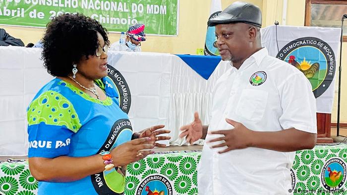 Nova secretária-geral do MDM promete unir o partido | Moçambique | DW |  11.04.2022
