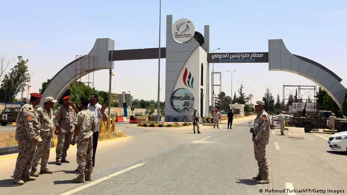 تشهد طرابلس اشتباكات بين فصائل مسلحة (مطار طرابلس ـ 1/6/2017)
