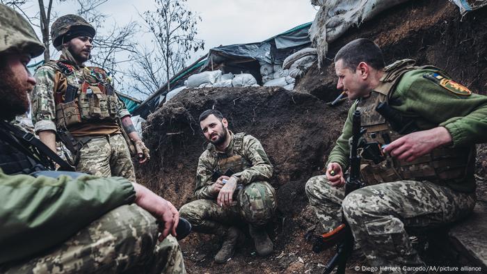 Ukrainian soldiers on the frontline in Donbas