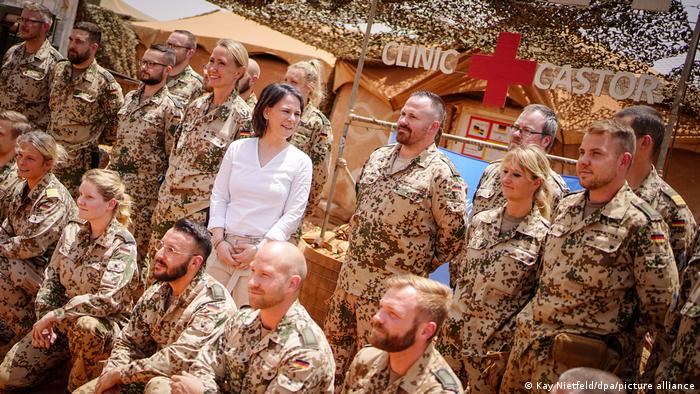 Annalena Baerbock en visite au Camp Castor de la Bundeswehr au Mali