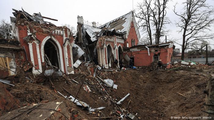 Krieg in der Ukraine, ein Museum in Tschernihiw, das von einer Bombe getroffen wurde.