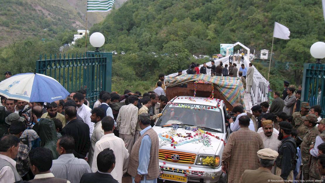 پاکستان کے زیر انتظام ضلع چکوٹھی میں بھارت کے ساتھ ایک سرحدی گزرگاہ، جو حالیہ کشیدگی کے بعد سے بندش کا شکار ہے پاکستان کے زیر انتظام ضلع چکوٹھی میں بھارت کے ساتھ ایک سرحدی گزرگاہ، جو حالیہ کشیدگی کے بعد سے بندش کا شکار ہے