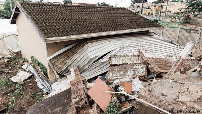 Casas destruidas por inundaciones en Sudáfrica.