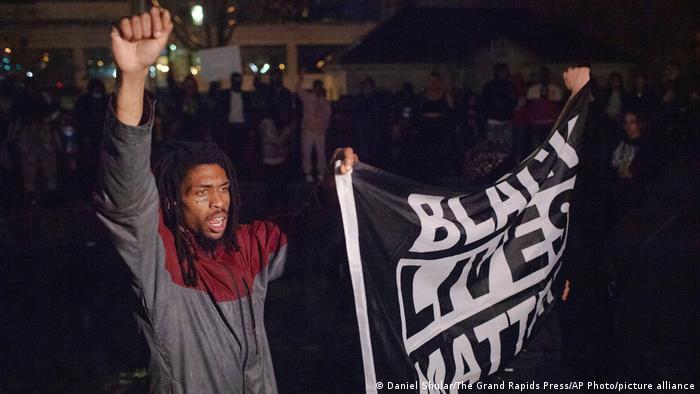 US: Protests in Michigan after police kill Black man