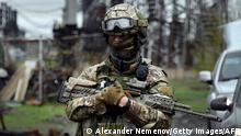 ***ACHTUNG: Bild entstand auf einer von russichen Militär organisierten Presse-Tour***
TOPSHOT - In this picture taken on April 13, 2022, a Russian soldier stands guard at the Luhansk power plant in the town of Shchastya. - *EDITOR'S NOTE: This picture was taken during a trip organized by the Russian military.* (Photo by Alexander NEMENOV / AFP) (Photo by ALEXANDER NEMENOV/AFP via Getty Images)