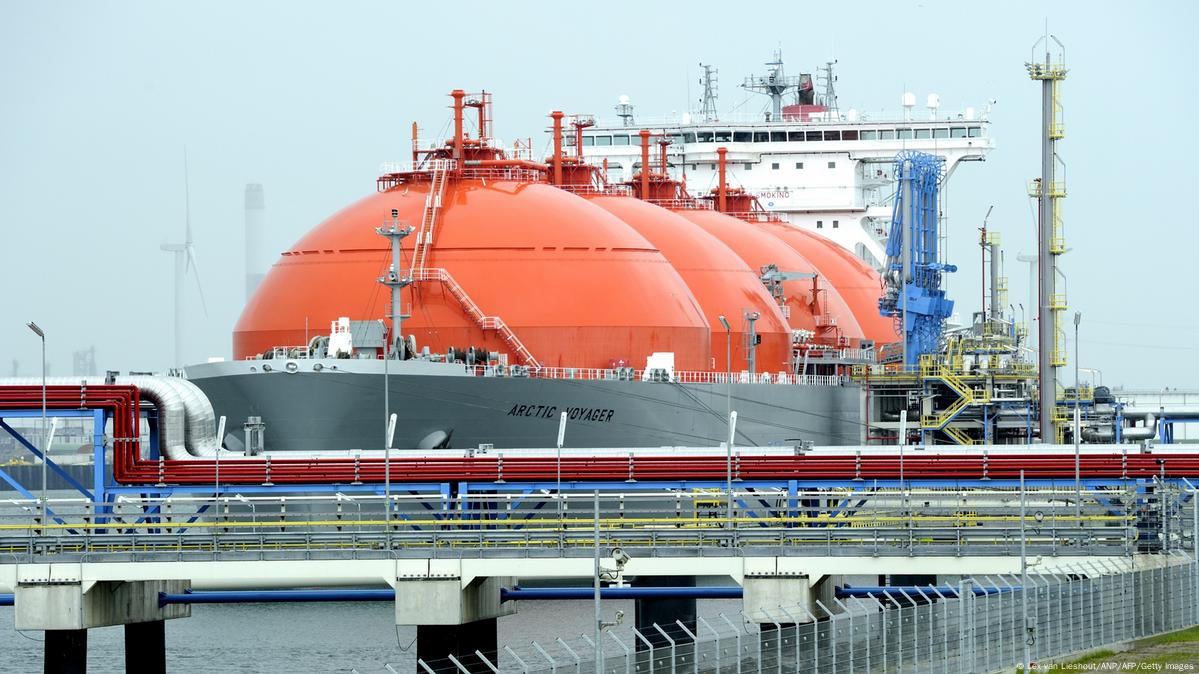 Germany earmarks €3 billion for floating LNG terminals – DW – 04/14/2022