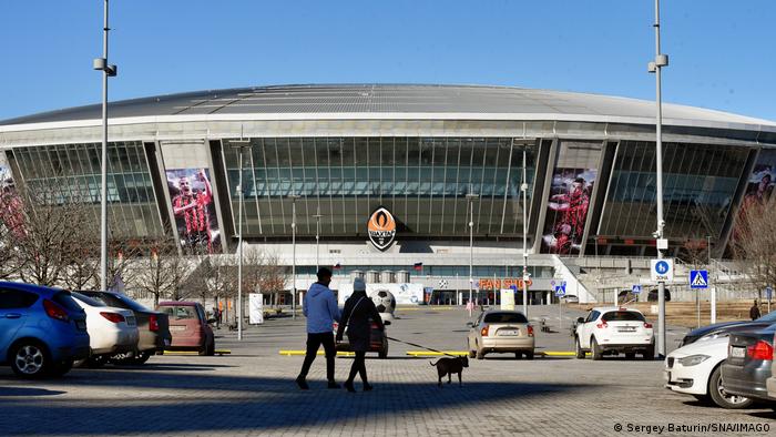 Дунас Арена была построена к Евро-2012, который принимали Польша и Украина.  Поврежден в результате бомбежки в 2014 году.