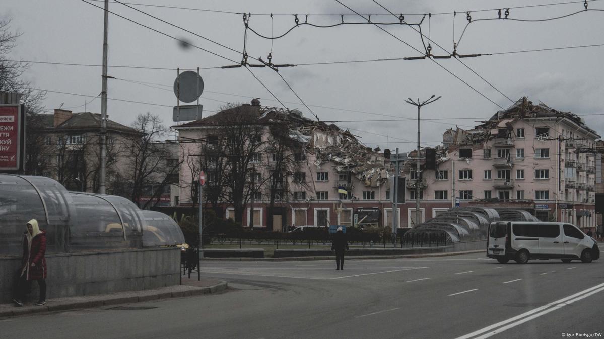 Как выглядит Чернигов после осады (фоторепортаж) – DW – 17.04.2022