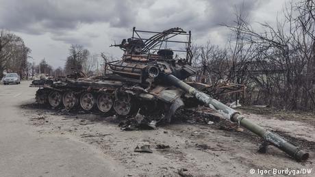 Отстъпвайки руската армия оставя в Украйна хиляди танкове бронирани машини