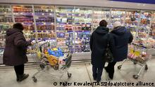 ST PETERSBURG, RUSSIA - NOVEMBER 12, 2019: Customers choosing seafood in a Lenta grocery store. Peter Kovalev/TASS