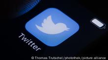 Symbolfoto: Das Logo von Twitter ist auf einem Smartphone zu sehen. Berlin, 10.03.2022