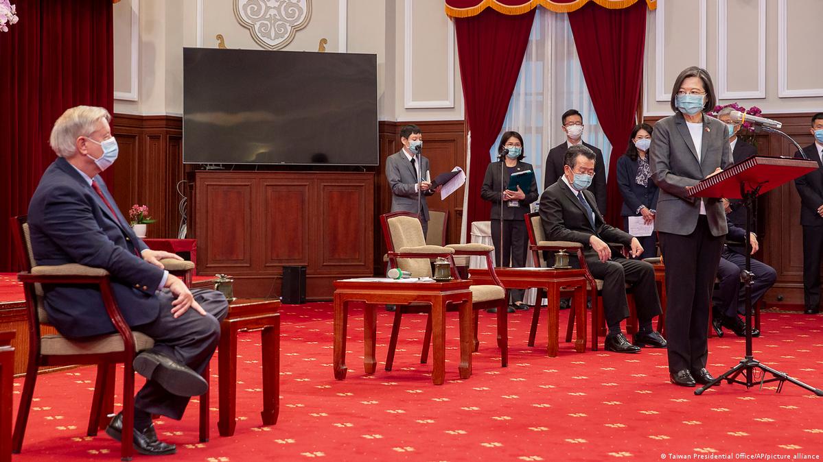 2022年4月14日至15日格雷厄姆曾率领跨党派国会代表团访问台湾