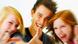 Drei junge Leute zeigen die Geste Daumen hoch (Foto: Fotolia / Yuri Arcurs) Drei junge Leute zeigen die Geste Daumen hoch (Foto: Fotolia / Yuri Arcurs)