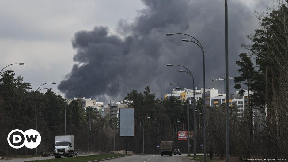 Ukraine: Strikes reported in Kyiv after sinking of Russian ship — as it happened | DW | 16.04.2022