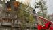 Feuerwehr vor einem brennenden Wohnhaus Feuerwehr vor einem brennenden Wohnhaus