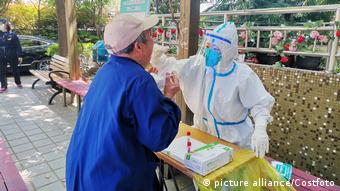 Οι οδηγοί πρέπει να περάσουν πολλά σημεία ελέγχου για τεστ κορωνοϊού