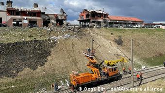 Разрушенные дома и железная дорога во Львове