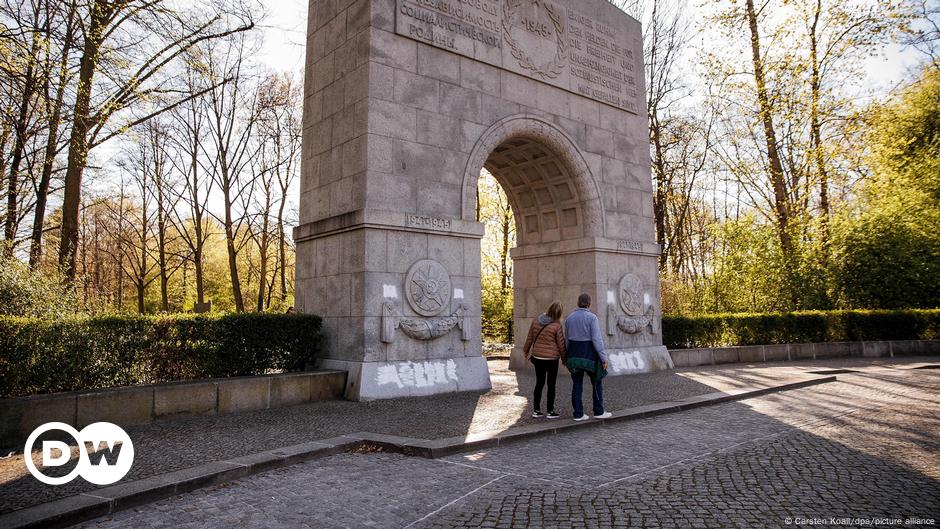 Мемориал в трептов парке в берлине фото