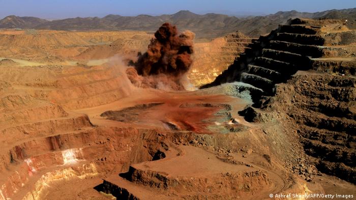 En 2021, se reportó que no se contabilizaron hasta 32,7 toneladas de oro sudanés por un valor de alrededor de 1.900 millones de dólares