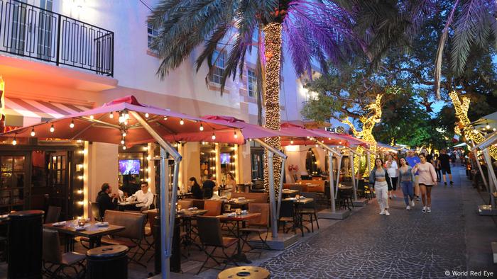  Esme Hotel Miami Beach alongside a pedestrian street.