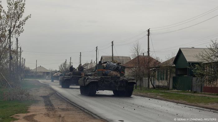 Ukraine | Ukrainische Panzer in der Donezk Region