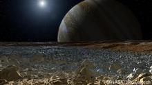 Concepto artístico muestra una vista simulada desde la superficie de la luna Europa de Júpiter.