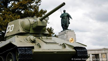 Putin’s tanks and the Soviet tank in Berlin