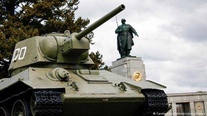 Panzer am Sowjetischen Ehrenmal