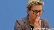 (FILES) In this file photo taken on September 27, 2021 co-leader of Germany's left-wing Die Linke (The Left) party Susanne Hennig-Wellsow attends a press conference in Berlin, one day after general elections. - Co-leader of Germany's left-wing Die Linke (The Left) party Susanne Hennig-Wellsow announced on April 20, 2022 is leaving her leadership role in the party. (Photo by John MACDOUGALL / POOL / AFP)