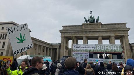 Puerta de Brandeburgo, lugar de celebración del día 420 en Alemania.
