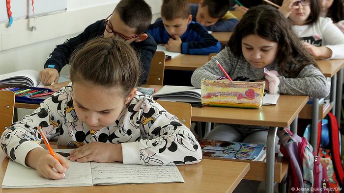 Українські діти в школі в Сербії (фото з архіву)