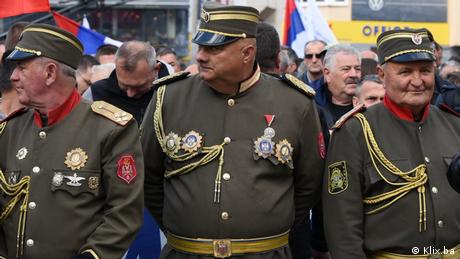 Един оспорван парад на сръбските сили за сигурност и рокери