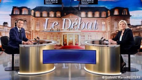 Emmanuel Macron y Marine Le Pen durante el debate presidencial en televisión. (20.04.2022).