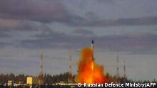 This grab made from a handout video footage released by the Russian Defence Ministry on April 20, 2022 shows the launching of the Sarmat intercontinental ballistic missile at Plesetsk testing field, Russia. - Russian President said that Russia has successfully tested the Sarmat intercontinental ballistic missile, saying the next-generation capable of carrying nuclear charges will make Kremlin's enemies think twice. (Photo by Handout / Russian Defence Ministry / AFP) / RESTRICTED TO EDITORIAL USE - MANDATORY CREDIT AFP PHOTO / Russian Defence Ministry - NO MARKETING - NO ADVERTISING CAMPAIGNS - DISTRIBUTED AS A SERVICE TO CLIENTS