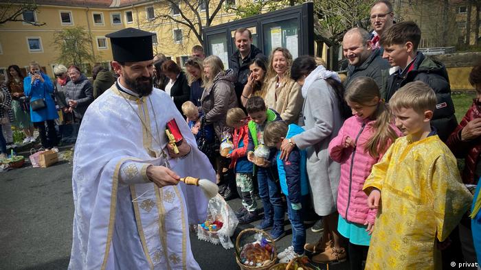 Ουκρανοί Χριστιανοί που γιορτάζουν την ανάσταση του Κυρίου στο Bamberg της Γερμανίας