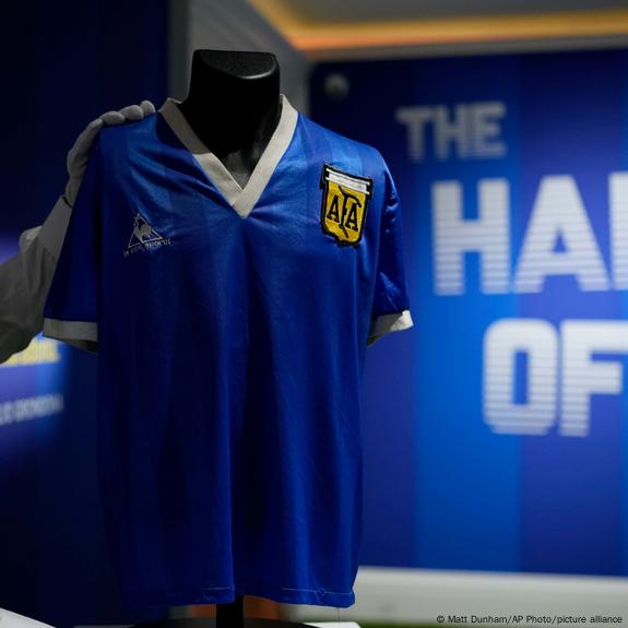 Diego Maradona's Argentina jersey, worn when he scored 'Hand of God' goal  sets auction record - ABC News