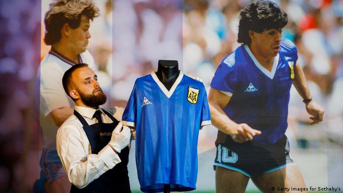 England | Sotheby's | Versteigerung Trikot Diego Maradona